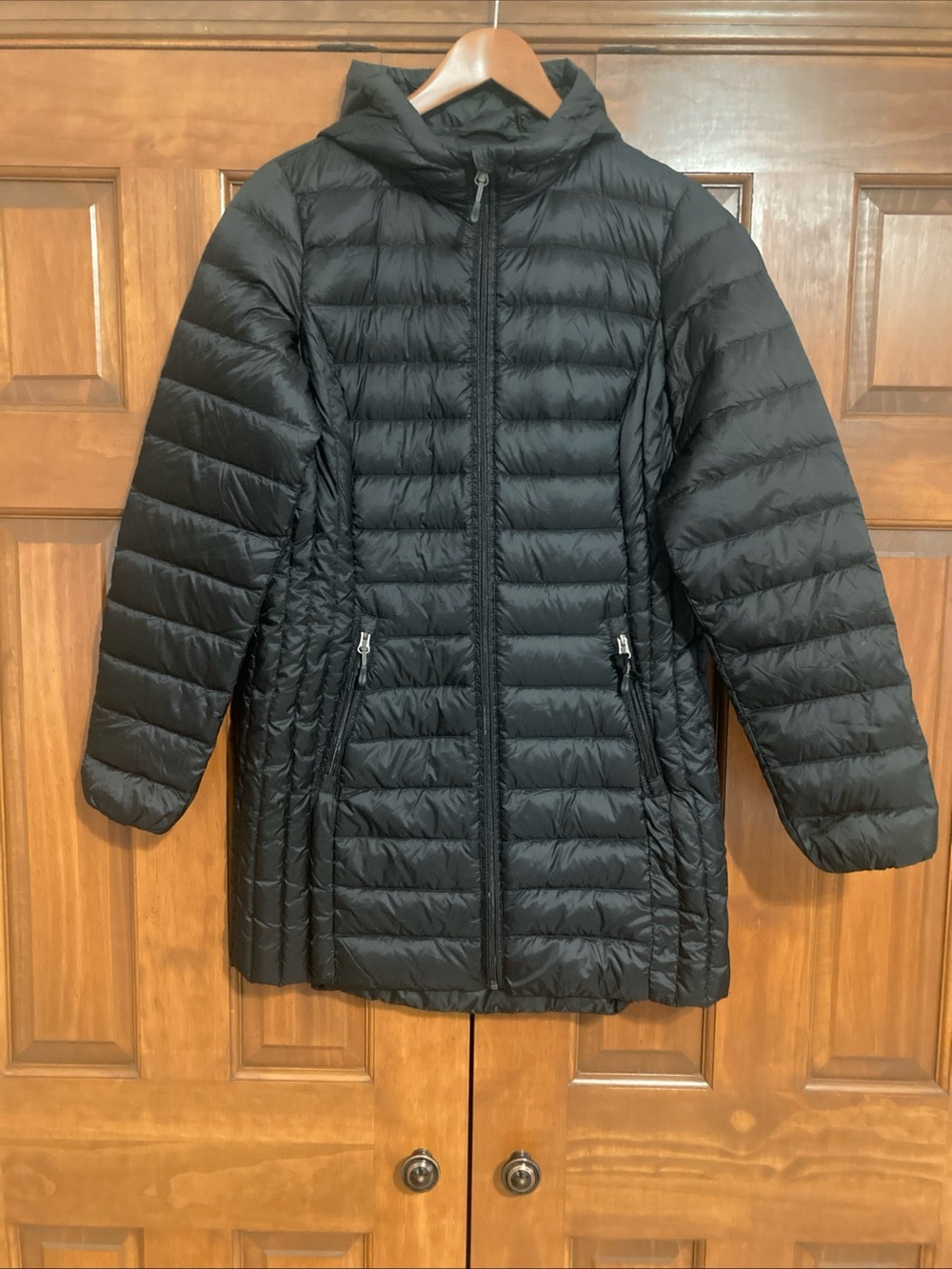 Aventure Women's small Black down filled Packable Hooded Puffer Coat